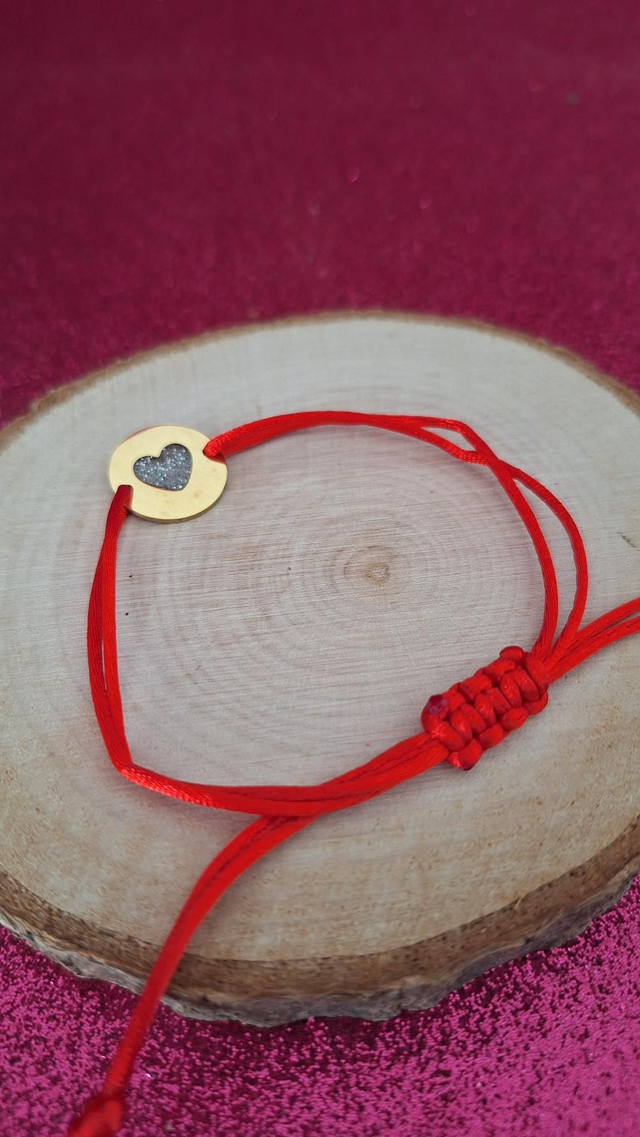 Bracelet cordon rouge cœur paillettes noires/blanches/dorées 