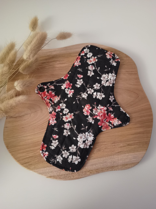 Serviette hygiénique lavable noire (à l'unité ou en lot de 5)
