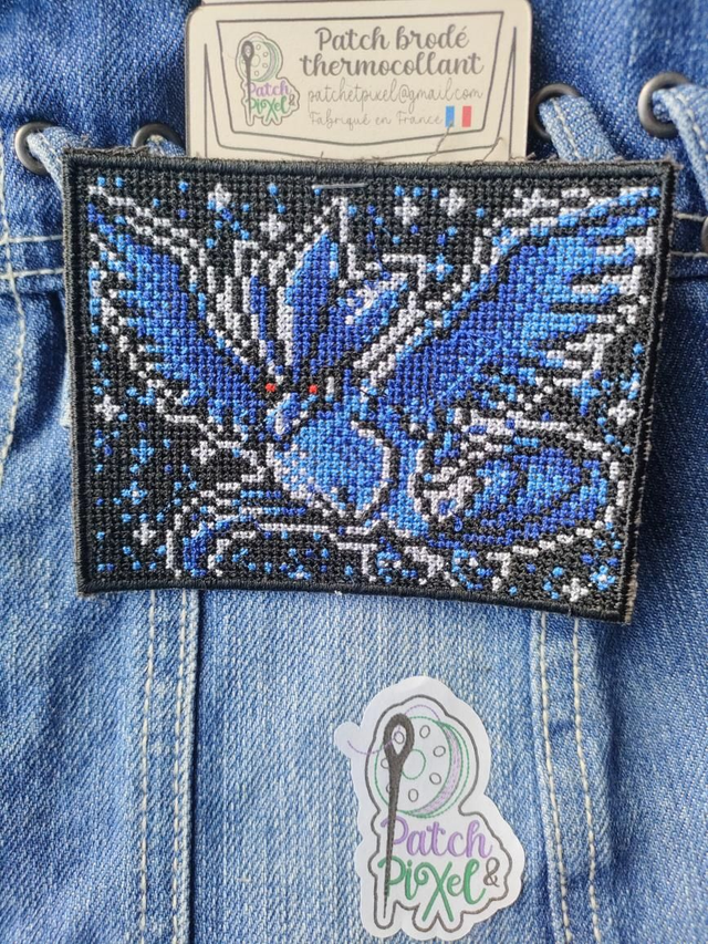 Patch brodé thermocollant pixel art artikodin