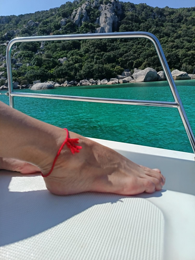 Bijoux corail (collier, pieds)