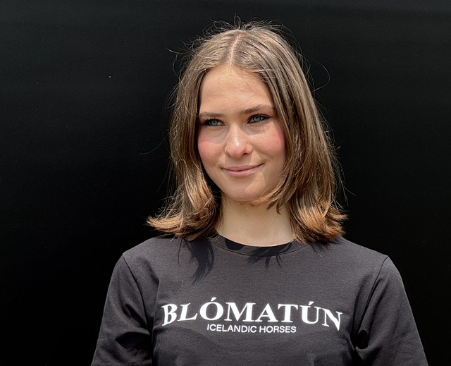 Blómatún T-Shirt Svala 