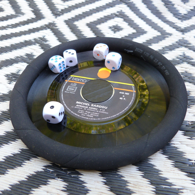Plateau de dés en vinyle 45 tours