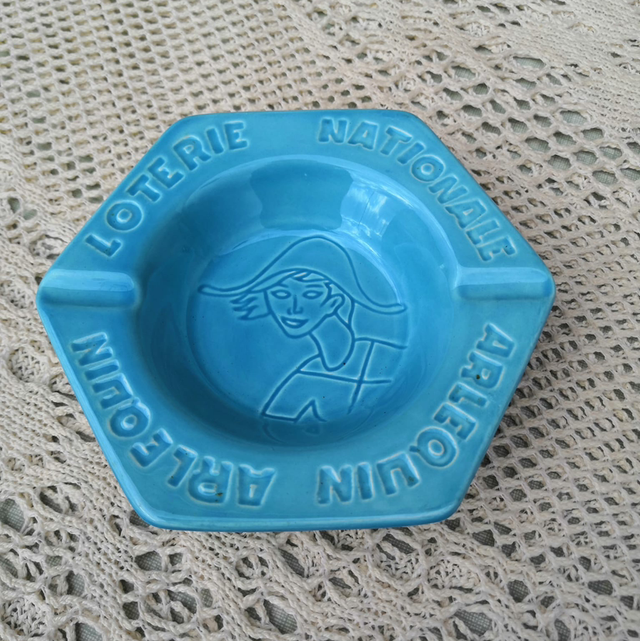 Cendrier publicitaire « arlequin »