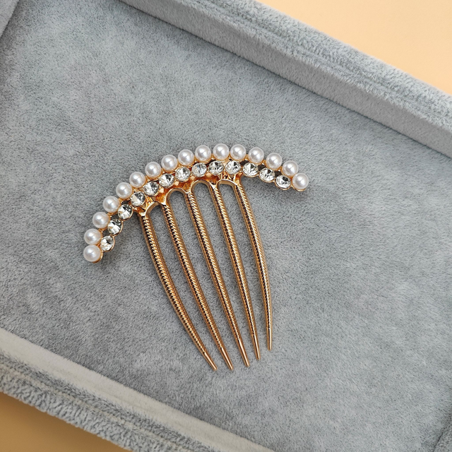 Grand peigne doré avec strass clairs et perles blanches - Accessoire élégant pour coiffure de mariage ou soirée