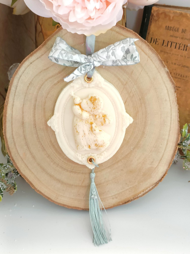 Suspension parfumée "Bonne fête Mamie" Fleurs blanches