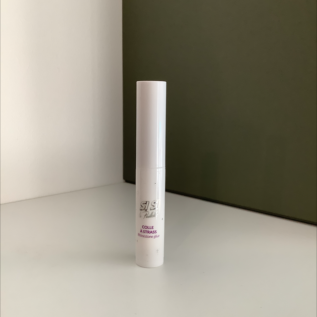 Colle à strass