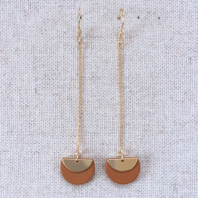 Boucles d’oreilles « Rock » dorées, cuir couleur camel