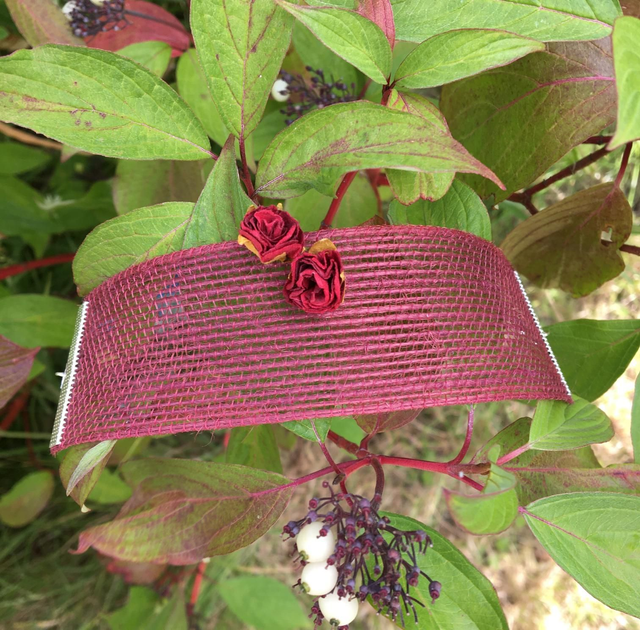 Manchette bordeaux avec petites fleurs bordeaux en acier inoxydable argenté avec chaîne d&#039;extension, pièce unique 