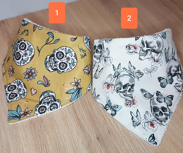 Bavoir bandana ☠ tête de mort ☠ - modèles au choix