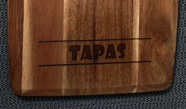 Planche de service en acacia - Tapas