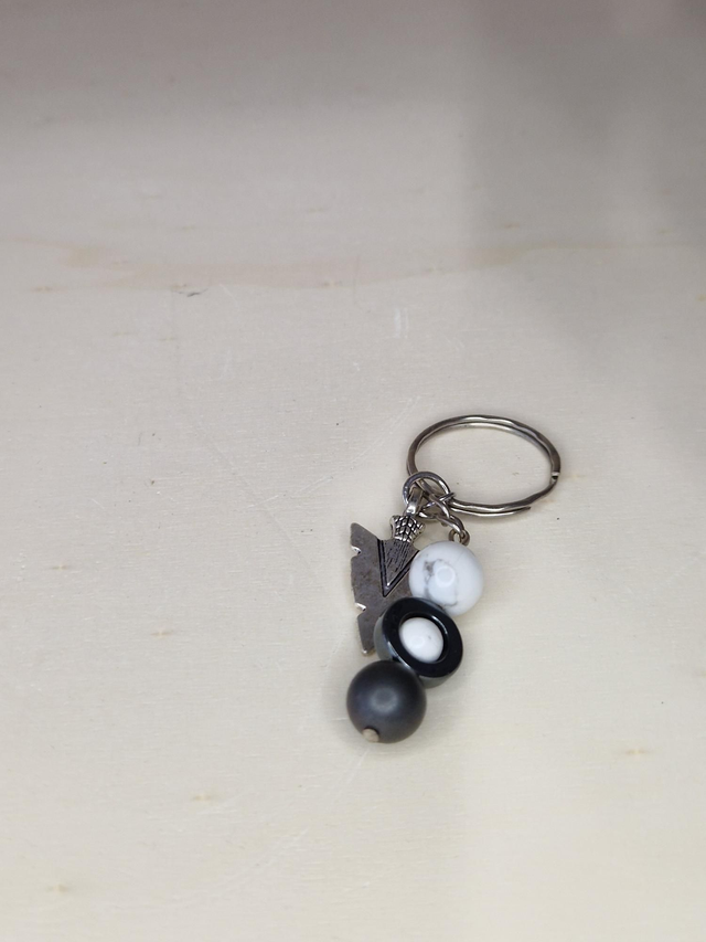 Porte-clés. Howlite,  Hématite / 016