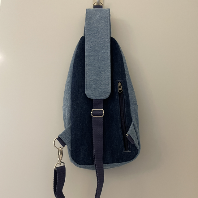 Monty retro sling bag