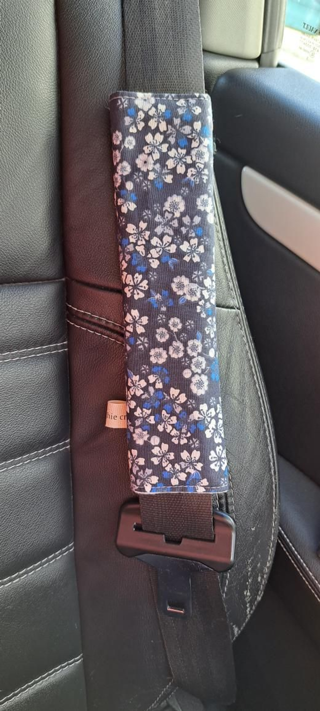 Protège ceinture sécurité fleuri bleu
