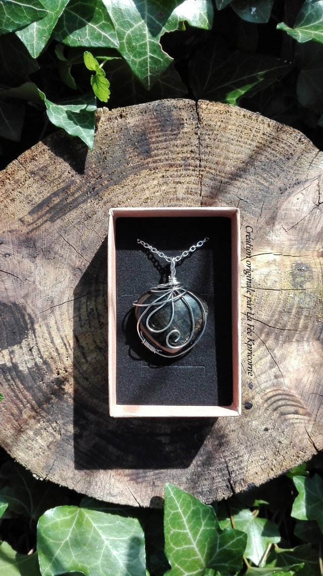 Pendentif OBSIDIENNE Dorée - BIJOU ARTISANAL Gamme &quot;DANA&quot; - [fils et chaîne inox]