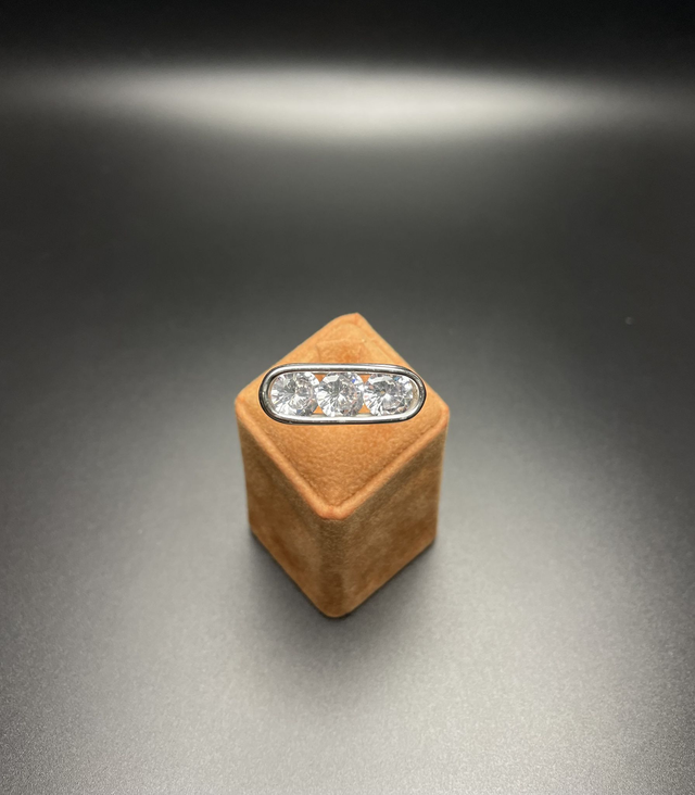 Eclissi Mobile – Anello in Argento 925 con Tre Zirconi Rotanti