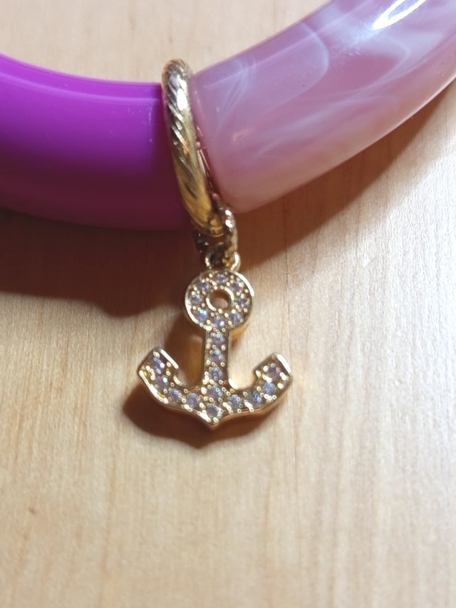 Bracelet perles tubes incurvées acrylique Gulabi Pakshi