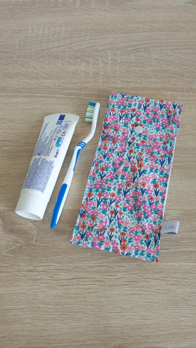 Etui à couverts ou brosse à dents imperméable coquelicots