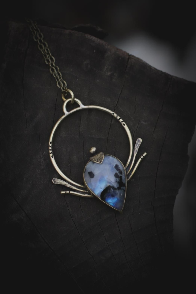 ◈
Yule ◈ Talisman Péristérite 