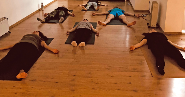 1 Aula de Yoga . 1 Yoga class