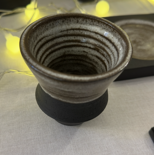 Tasse noire et blanche 01