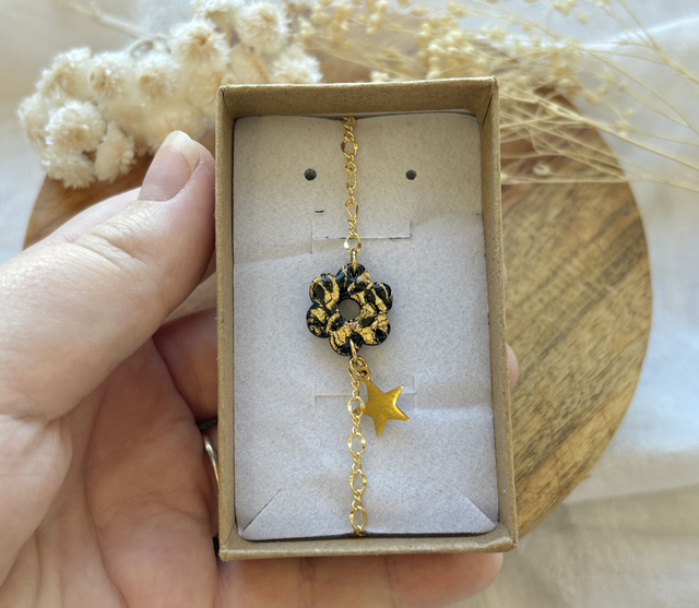 Bracelet fleur noir feuillage