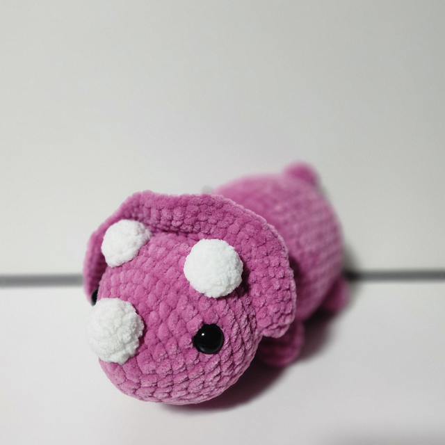 Bébé tricératops fushia