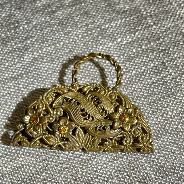 Brosche Handtasche aus Messing