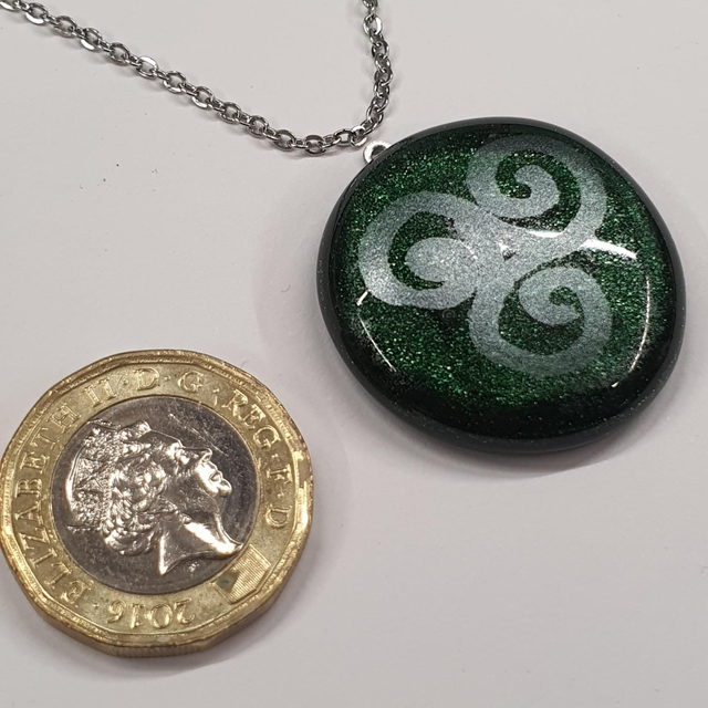 Triskellion celtic druid sparkly Green pendant NEW
