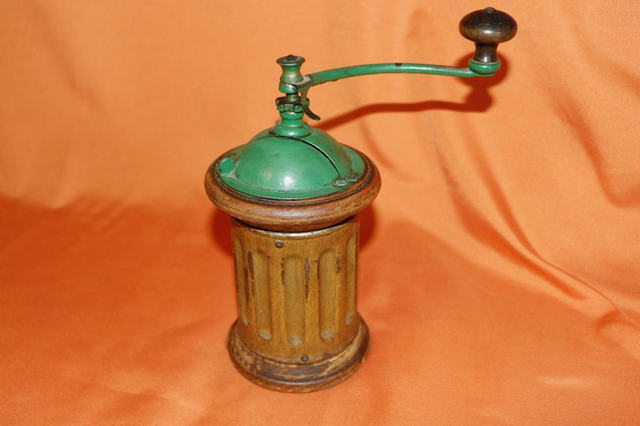 Kaffeemühle Turm, alt, vintage