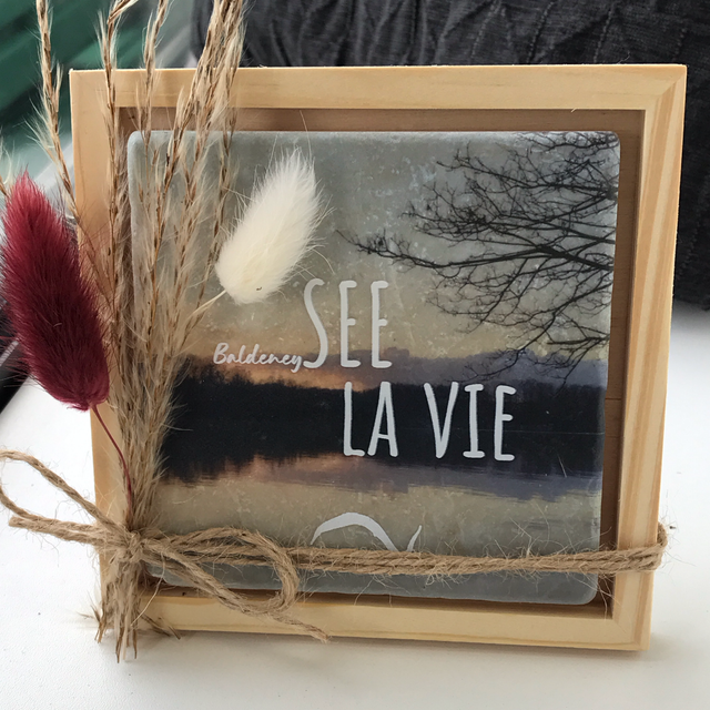 Deko-Fliese im Rahmen