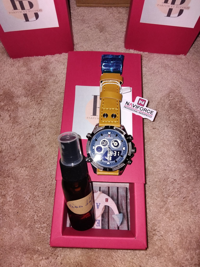 Coffret 1 parfum + 1 montre homme NAVIFORCE modèle 2