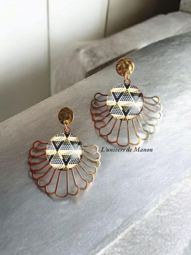 Boucle d&#039;oreille unique  