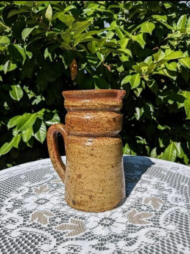 Pichet en grès vernissé