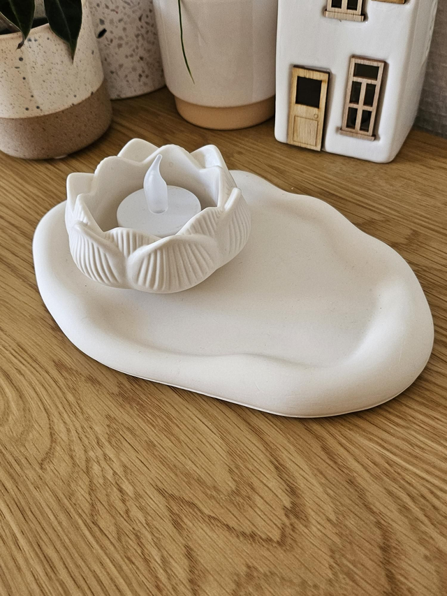 Ensemble plateau nuage blanc et nénuphar 