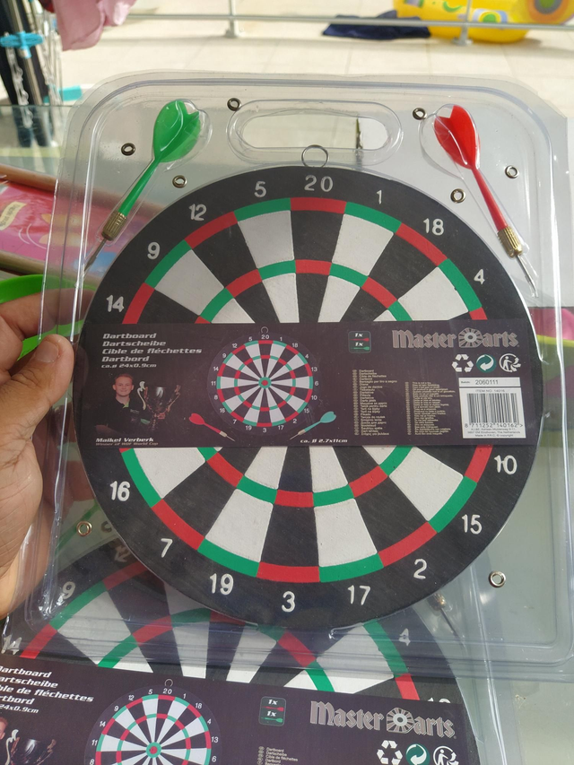 CIBLE ET FLECHETTES 24 CM