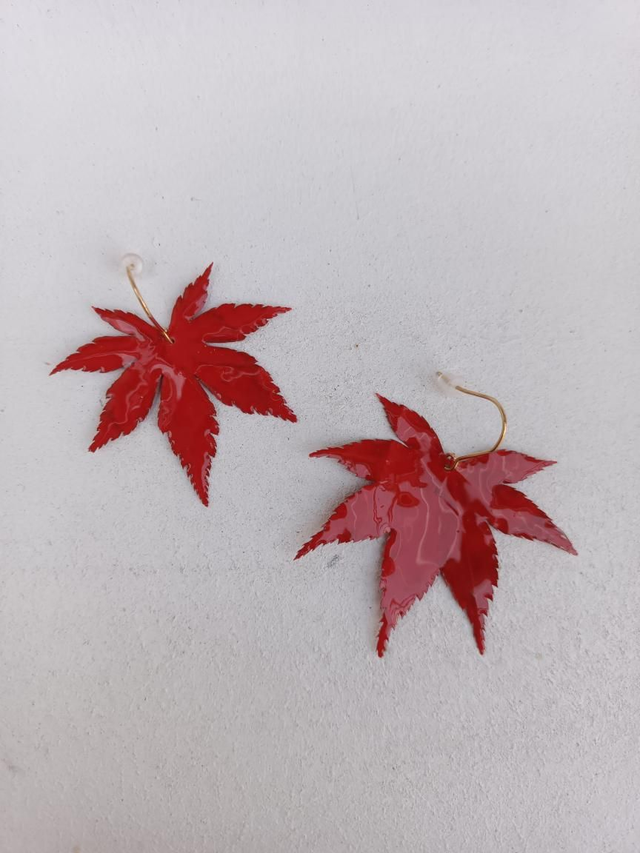 Modèle unique - Feuilles rouges