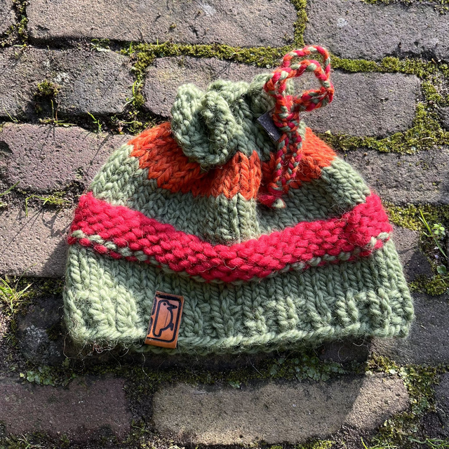Groen-rood-oranje muts