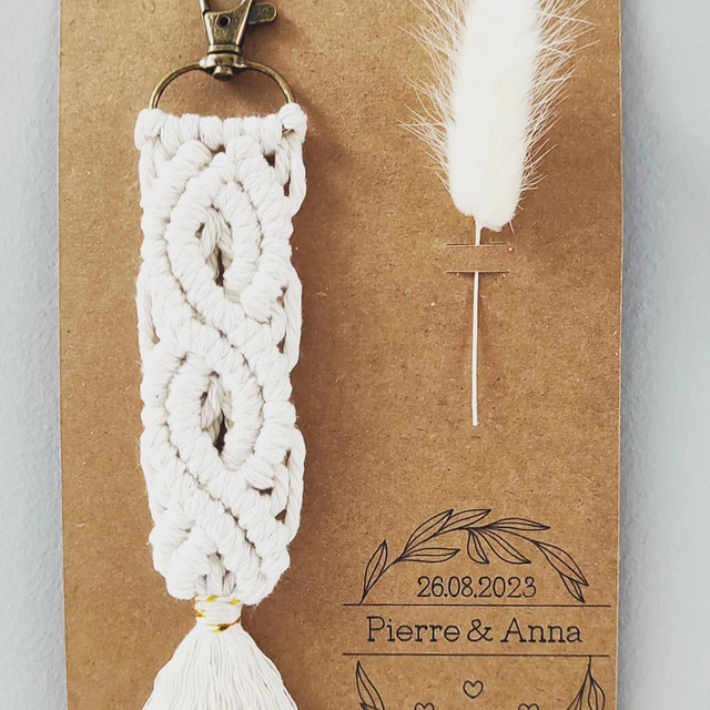 Porte clé en macramé chocolat - carton personnalisable