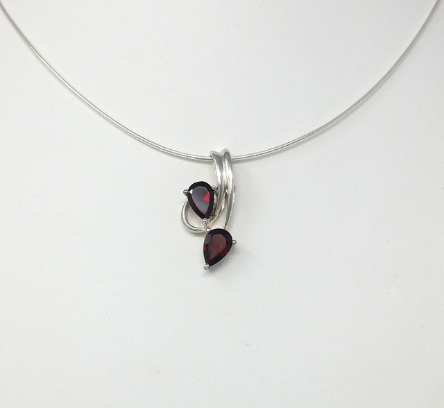 PENDENTIF DEUX GOUTTES DE GRENAT CERTIES D'ARGENT MASSIF VENDU SANS CHAINE - VP482