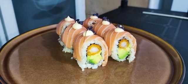Kawaii Roll (saumon &amp; tempura) x8