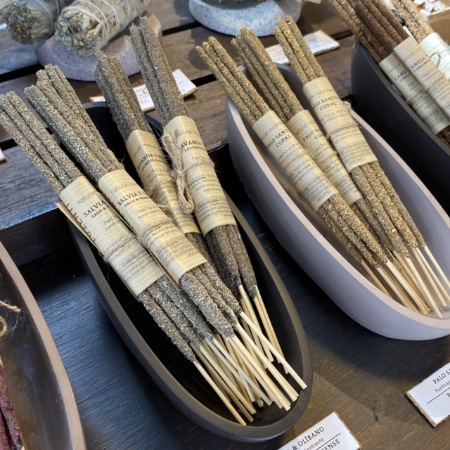 Varitas de Incienso de Salvia y Olíbano - Artesanal Natural para Meditación y Purificación de Espacios 
