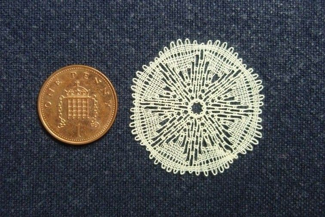 Handmade Lace Mat (Design C1)