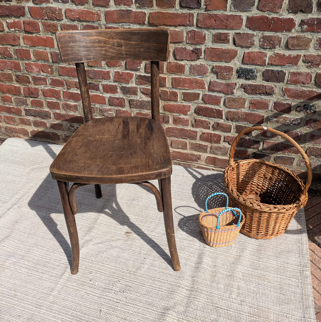 Chaise bistrot foncé « thonet »