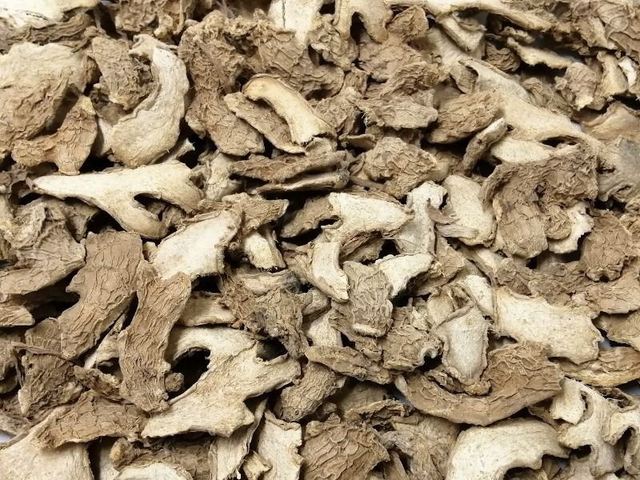 Jengibre, raíz cortada