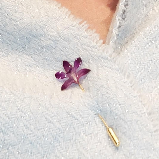 Fibule Orchidée – Broche florale artisanale en acier inoxydable