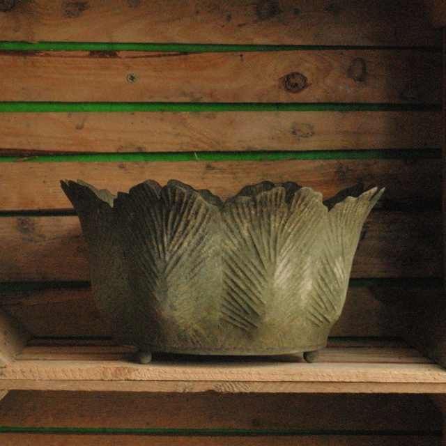 Dark Metal Leaf Planter on Feet 