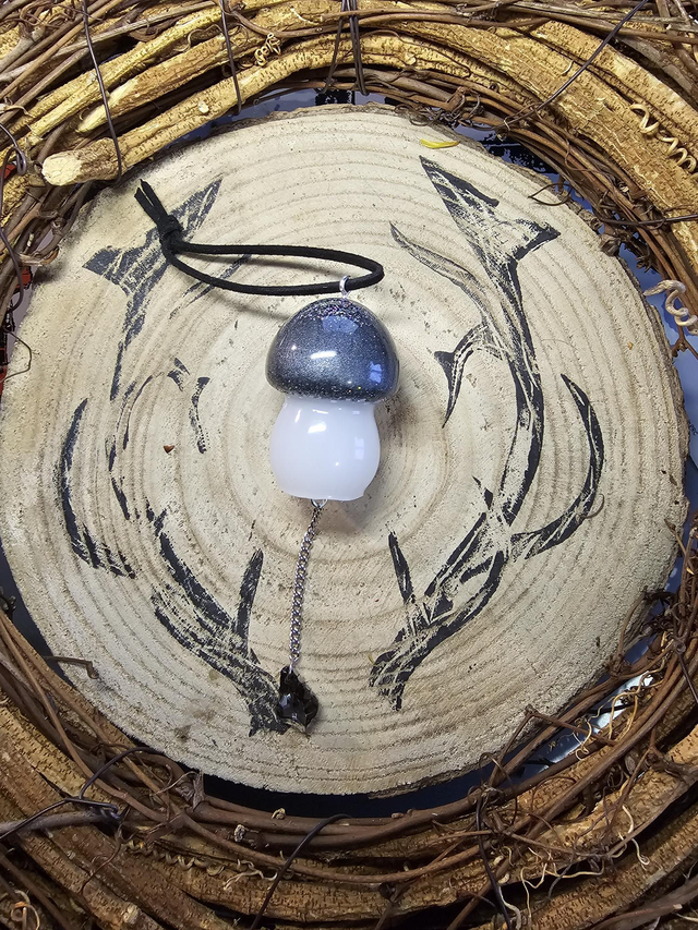 Champignon noir paillettes 