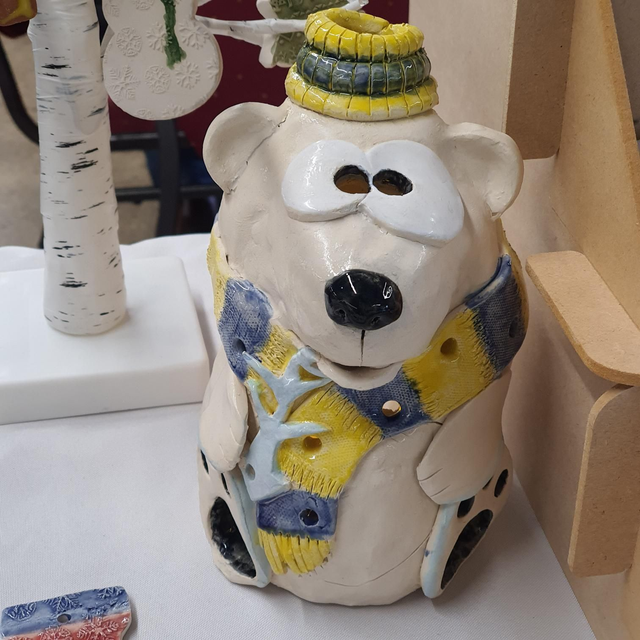 Polar bear tealight holder