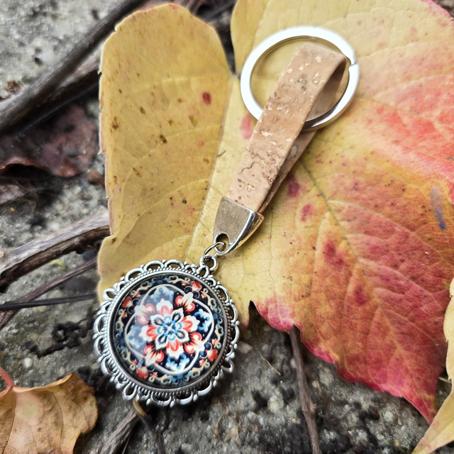 Porte-clés en liège plat naturel et cabochon n°4