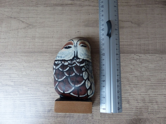 Galet chouette peint à la main sur socle en bois, Presse papier hibou, Galet souvenir vacances, Décoration bureau, maison bord de mer Rhône